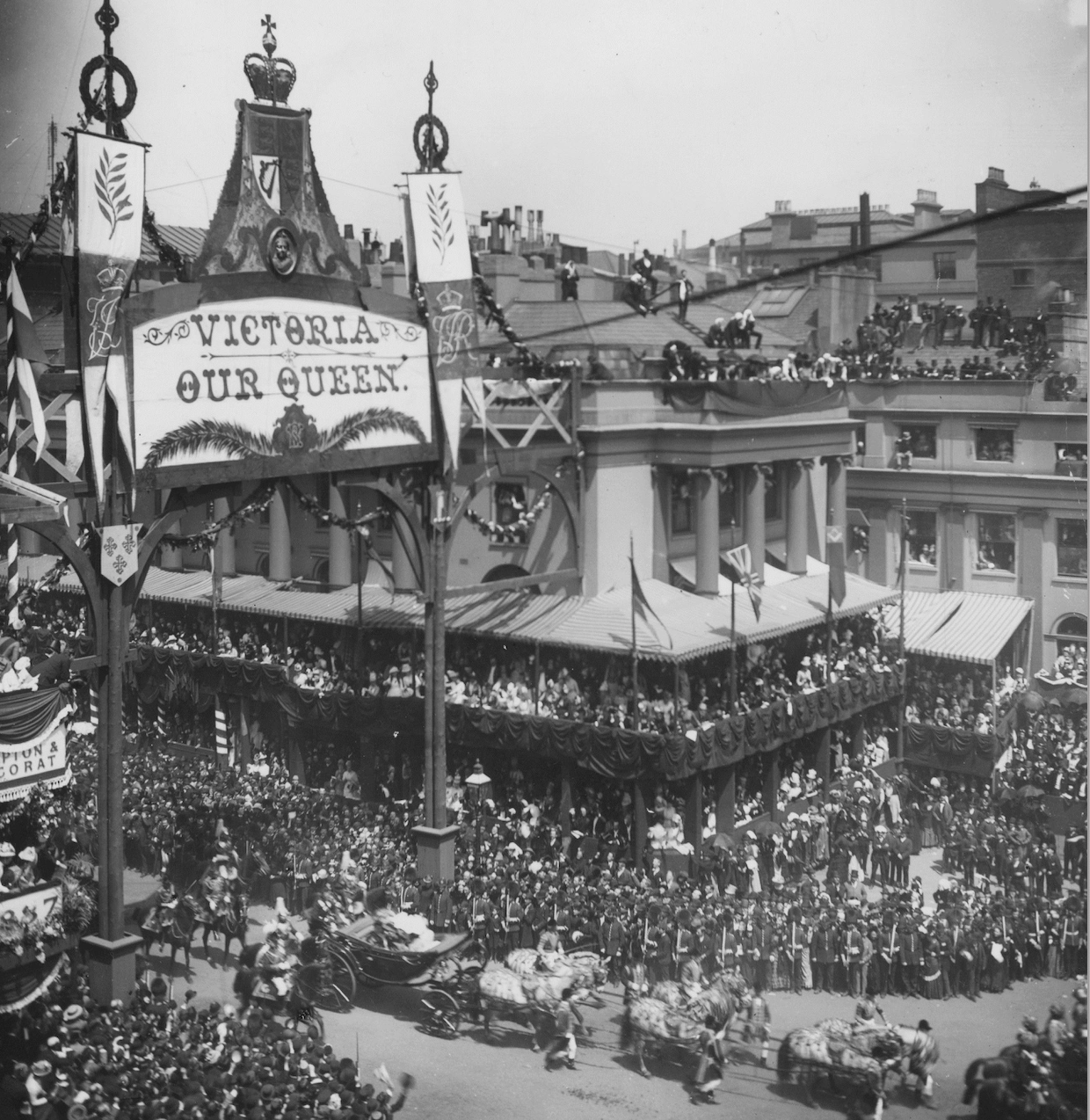 Gladstone, Disraeli and the reinvention of the Victorian monarchy