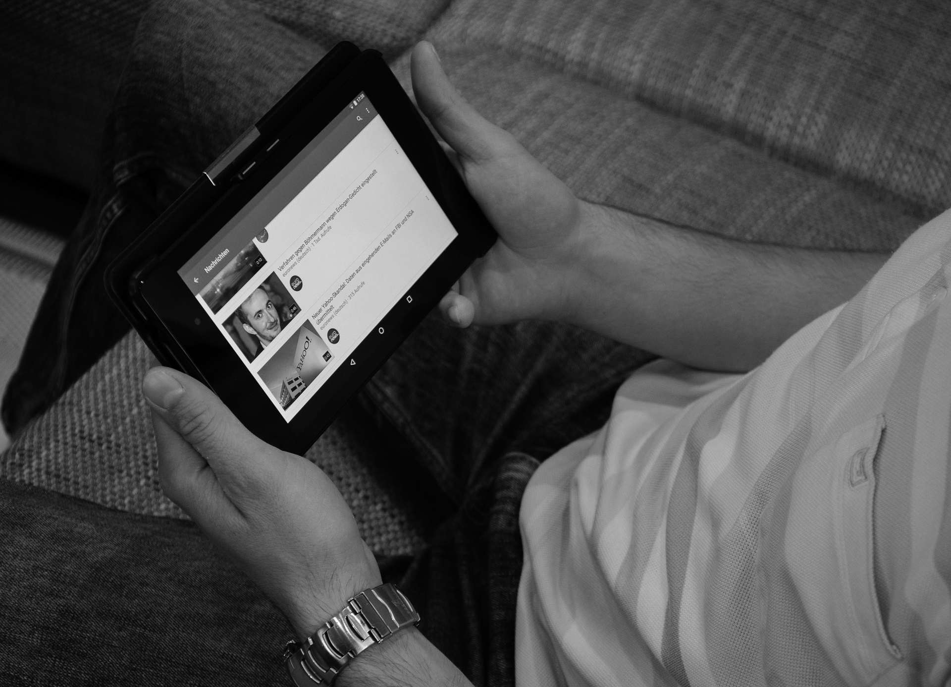 How news affects people’s expectations and drives economic change