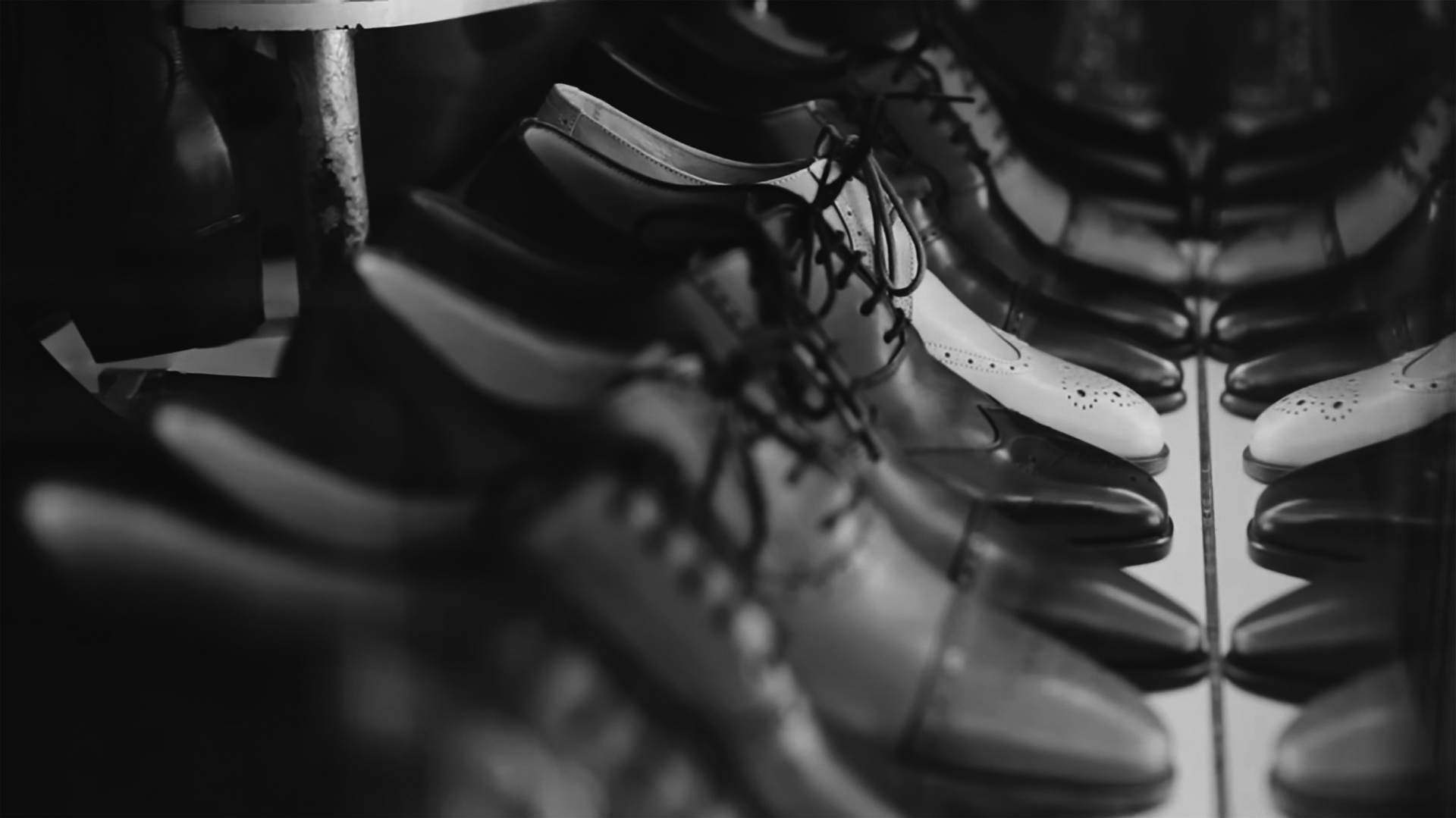 On-site versus online retail