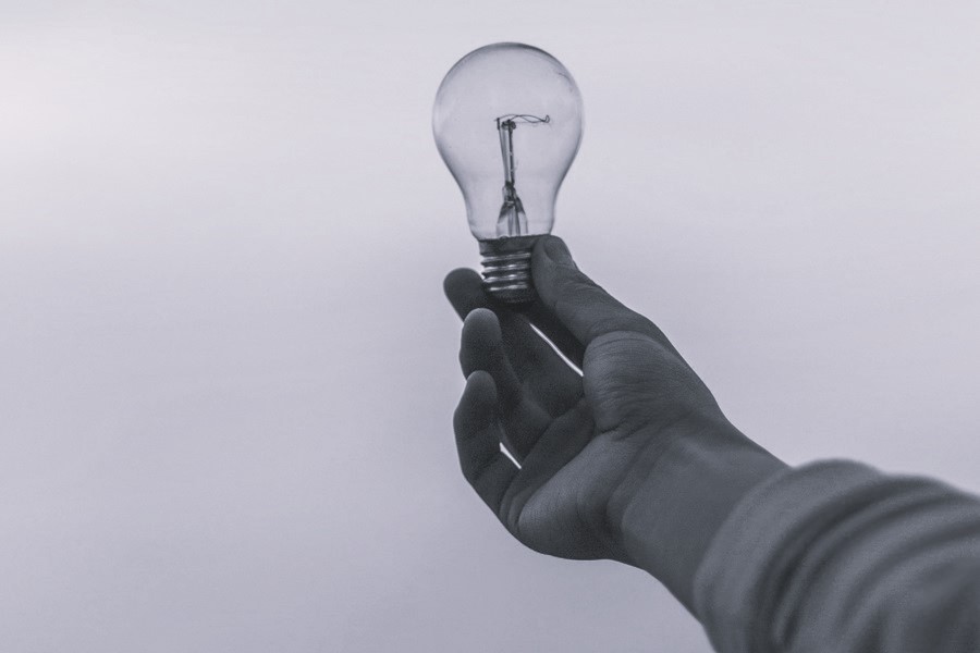 Sensitivity Tables Versus Histograms: Enhancing Real Estate Decision-Making